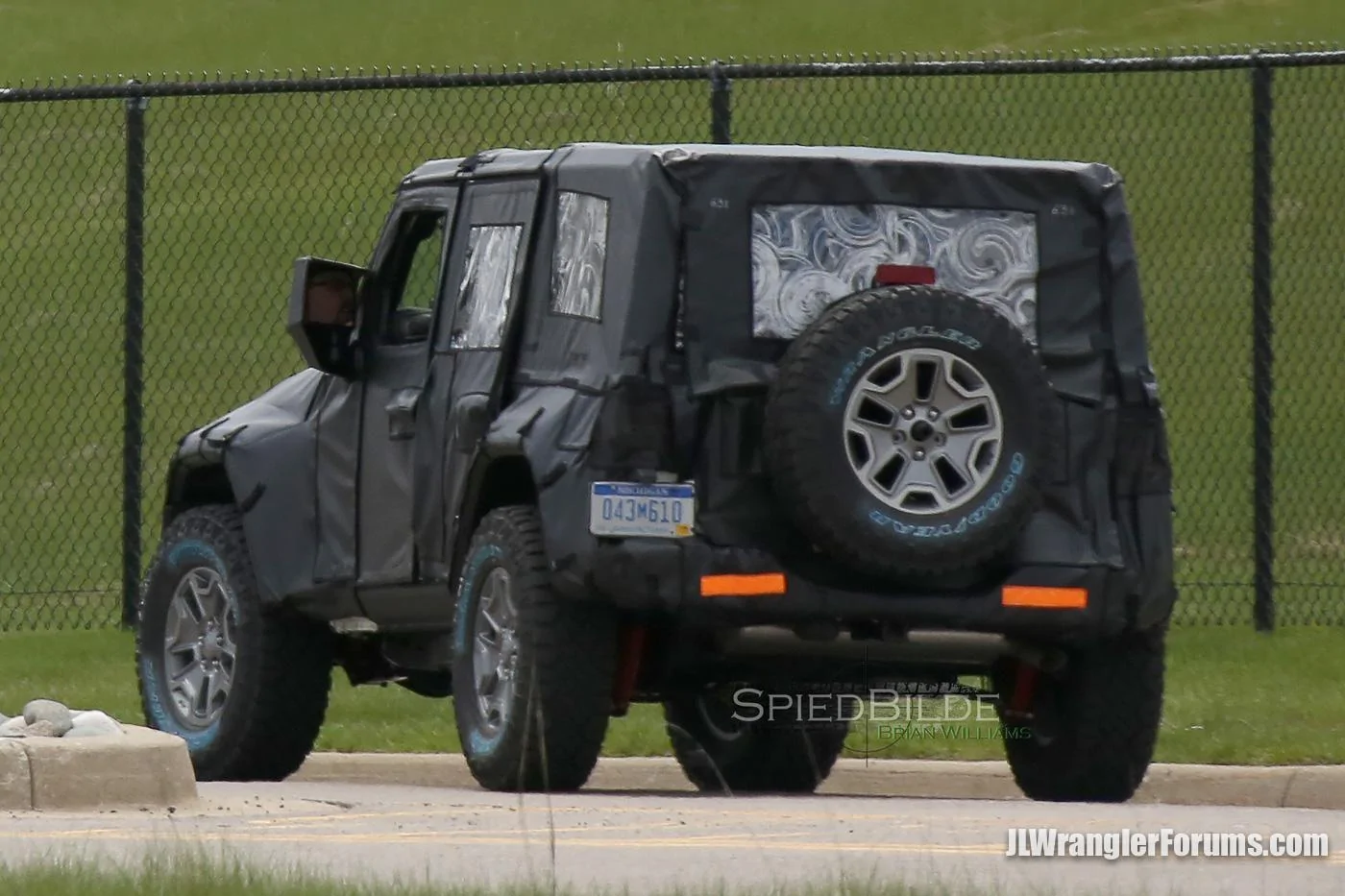 Jeep Wrangler JL 2018 Jeep Wrangler (JL) First Sighting! Spy pics of prototype. 2018 Jeep Wrangler JL10