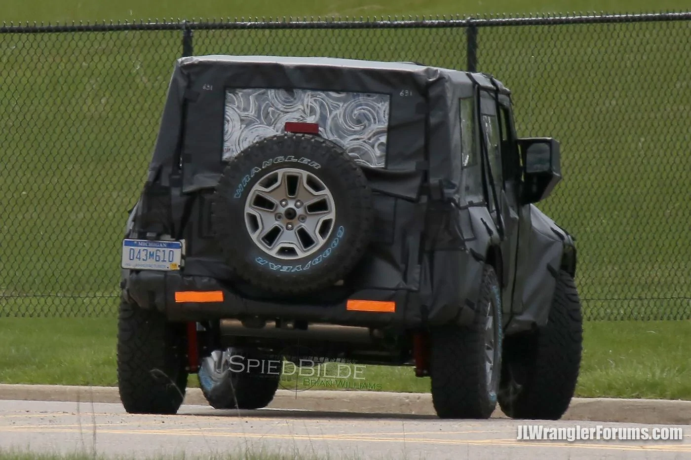 Jeep Wrangler JL 2018 Jeep Wrangler (JL) First Sighting! Spy pics of prototype. 2018 Jeep Wrangler JL8