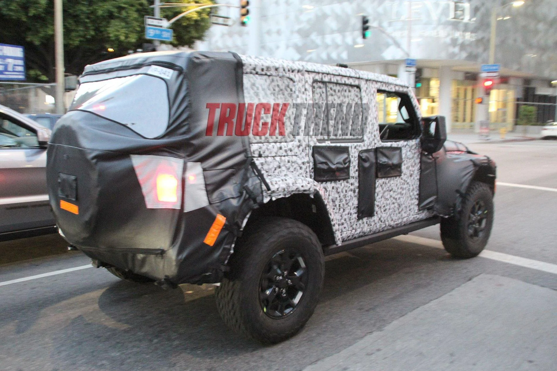 Jeep Wrangler JL Two new spottings today jeep-wrangler-jl-spyshots-downtown-la-right-rear-view-street