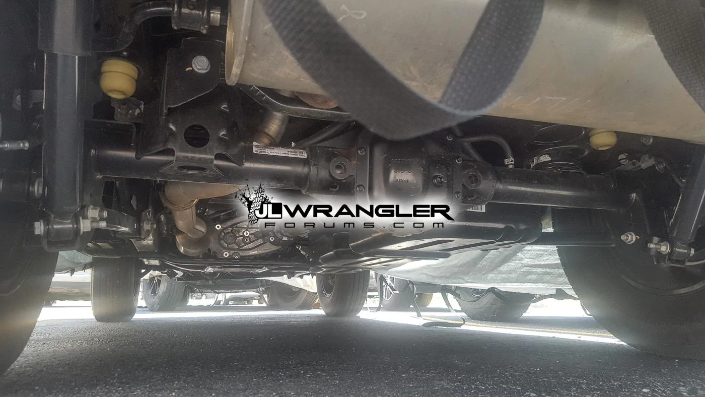 Jeep Wrangler JL 2019 Jeep Wrangler Diesel Prototype Reappears! Great undercarriage pics 2019-Jeep-Wrangler-JL-Diesel-Testing-3