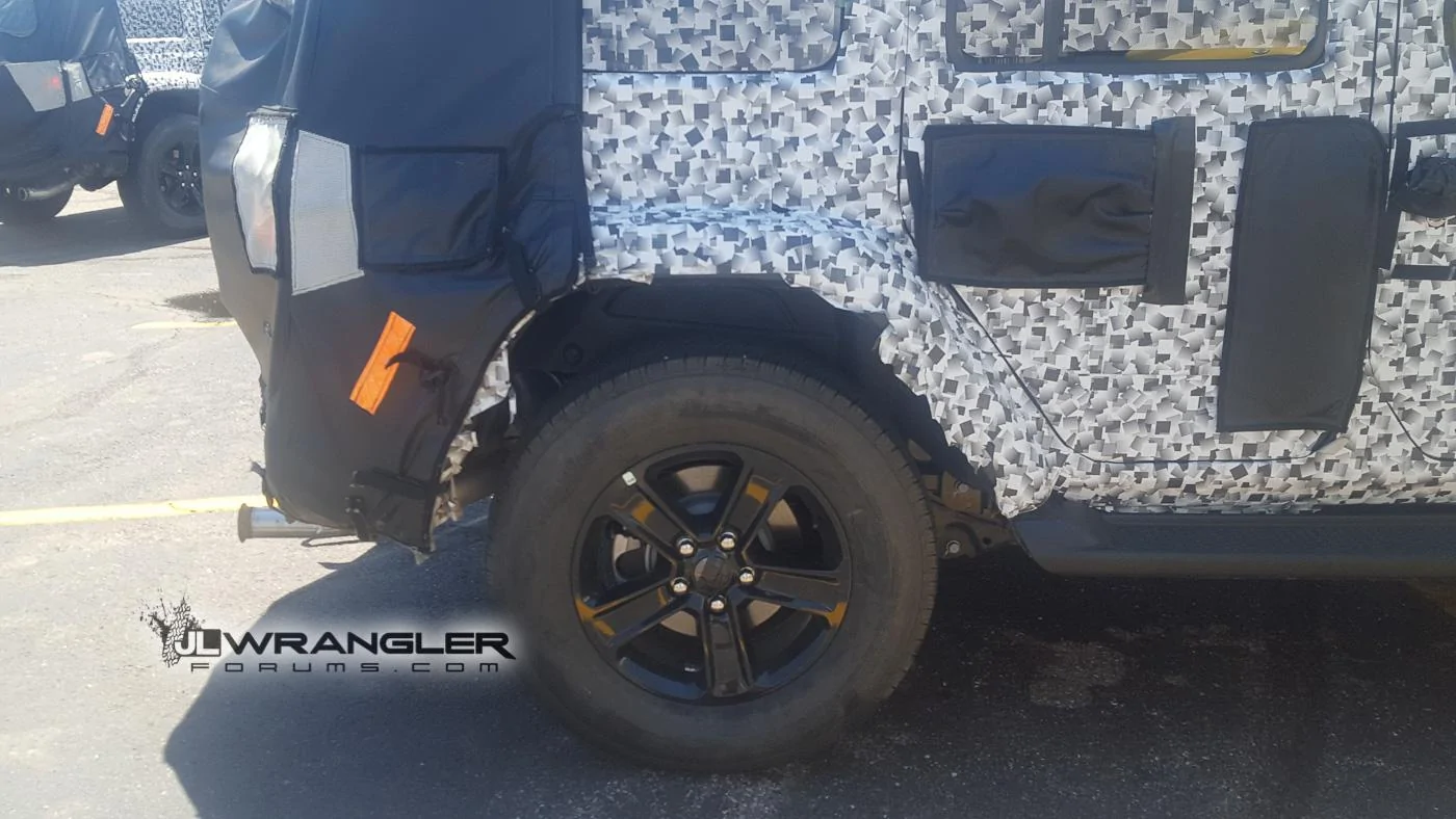 Jeep Wrangler JL 2019 Jeep Wrangler Diesel Prototype Reappears! Great undercarriage pics 2019-Jeep-Wrangler-JL-Diesel-Testing-40