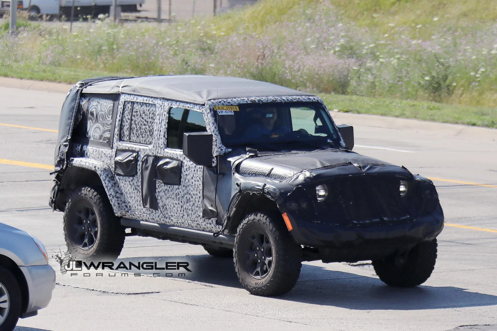 Jeep Wrangler JL JLU soft top spied! 2018-Wrangler-Soft-Top-1