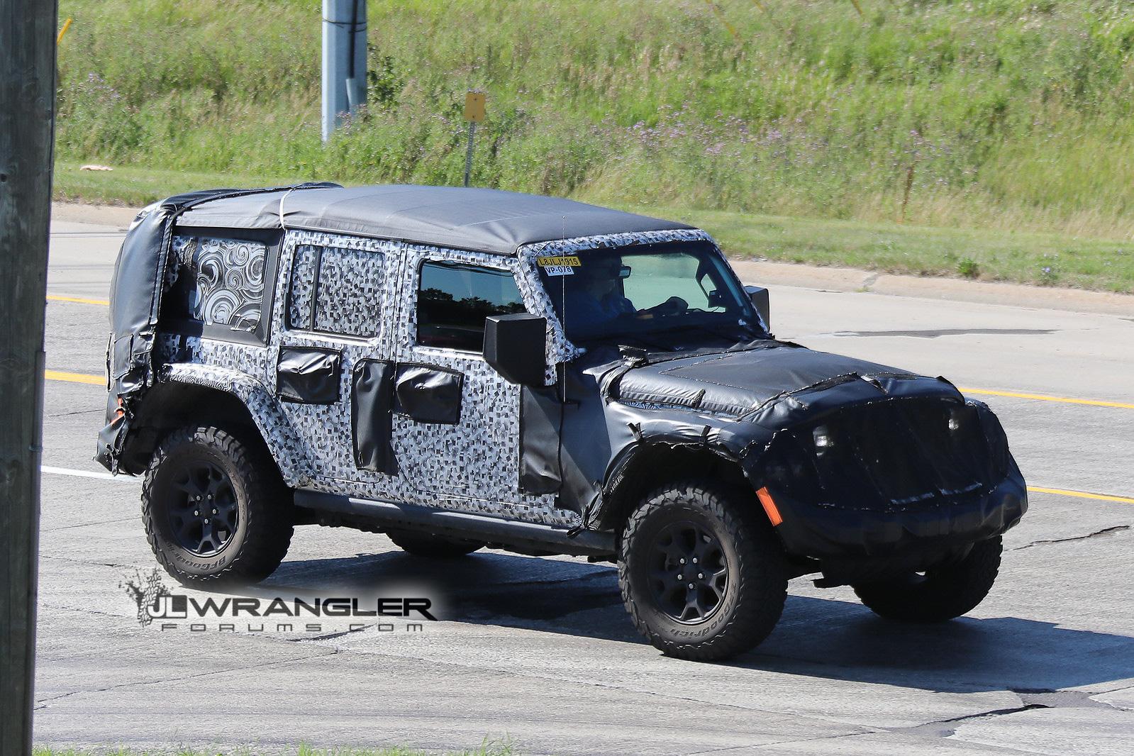 Jeep Wrangler JL JLU soft top spied! 2018-Wrangler-Soft-Top-2