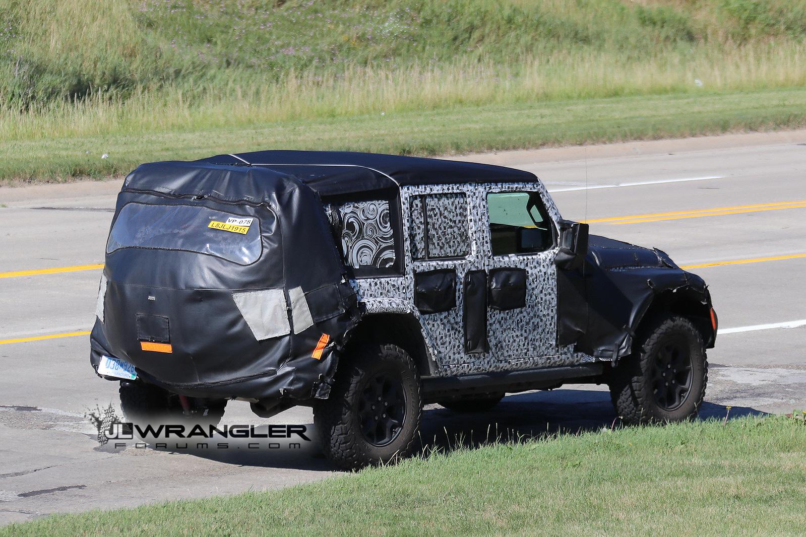 Jeep Wrangler JL JLU soft top spied! 2018-Wrangler-Soft-Top-8