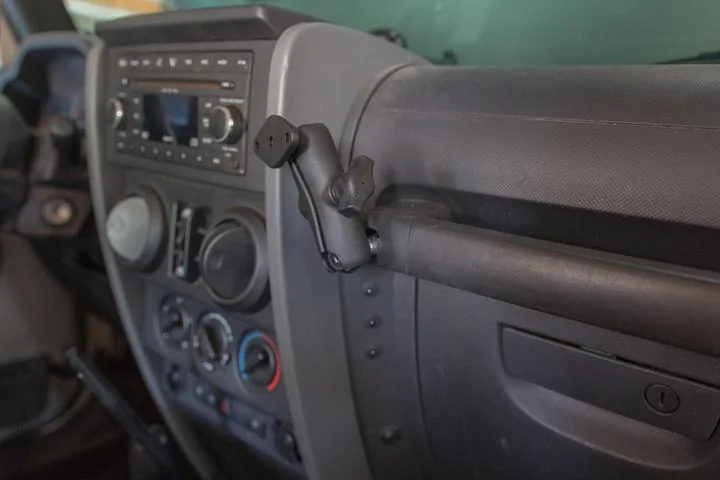 Jeep Wrangler JL iPad Mounting jk-grab-bar-ball-mount-with-ram-arm-720x480