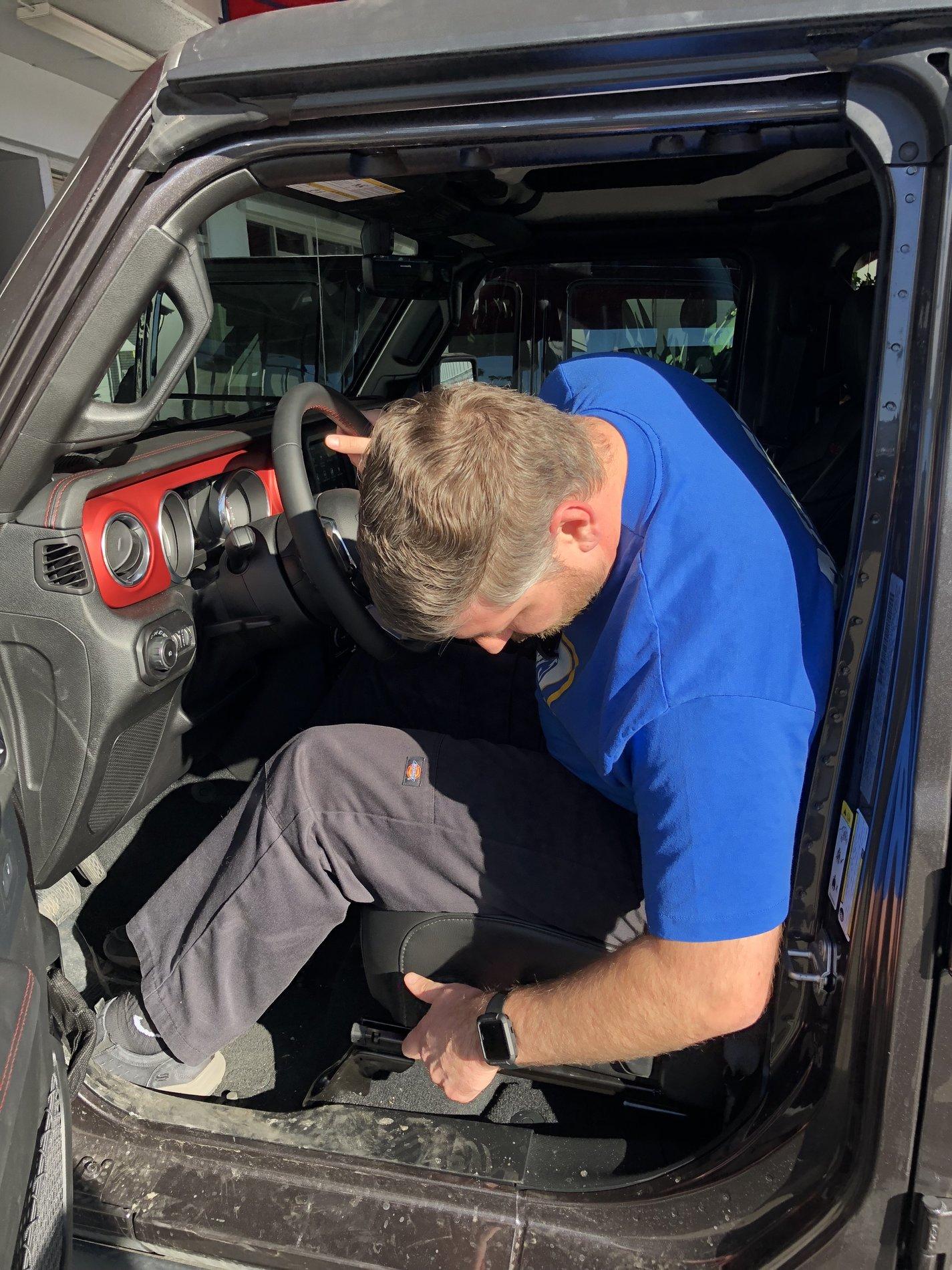 Jeep Wrangler JL Will big guys fit? A8E56B85-3D45-472E-9BF2-852CA8E02EFA