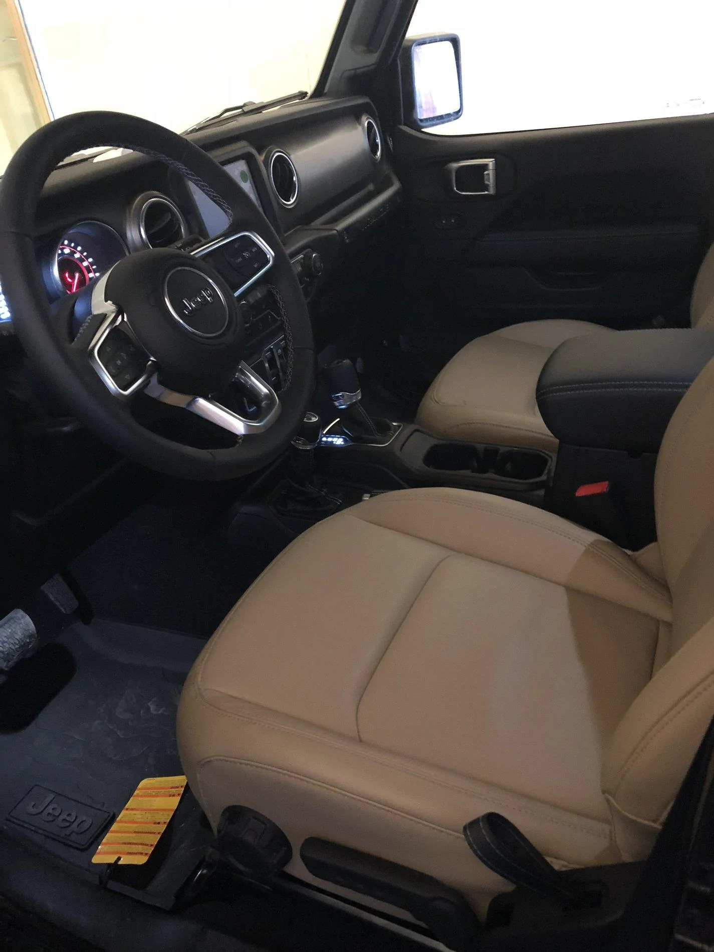 Jeep Wrangler JL Please show me some tan interiors B8697C24-5295-4519-919A-20F0852D2432
