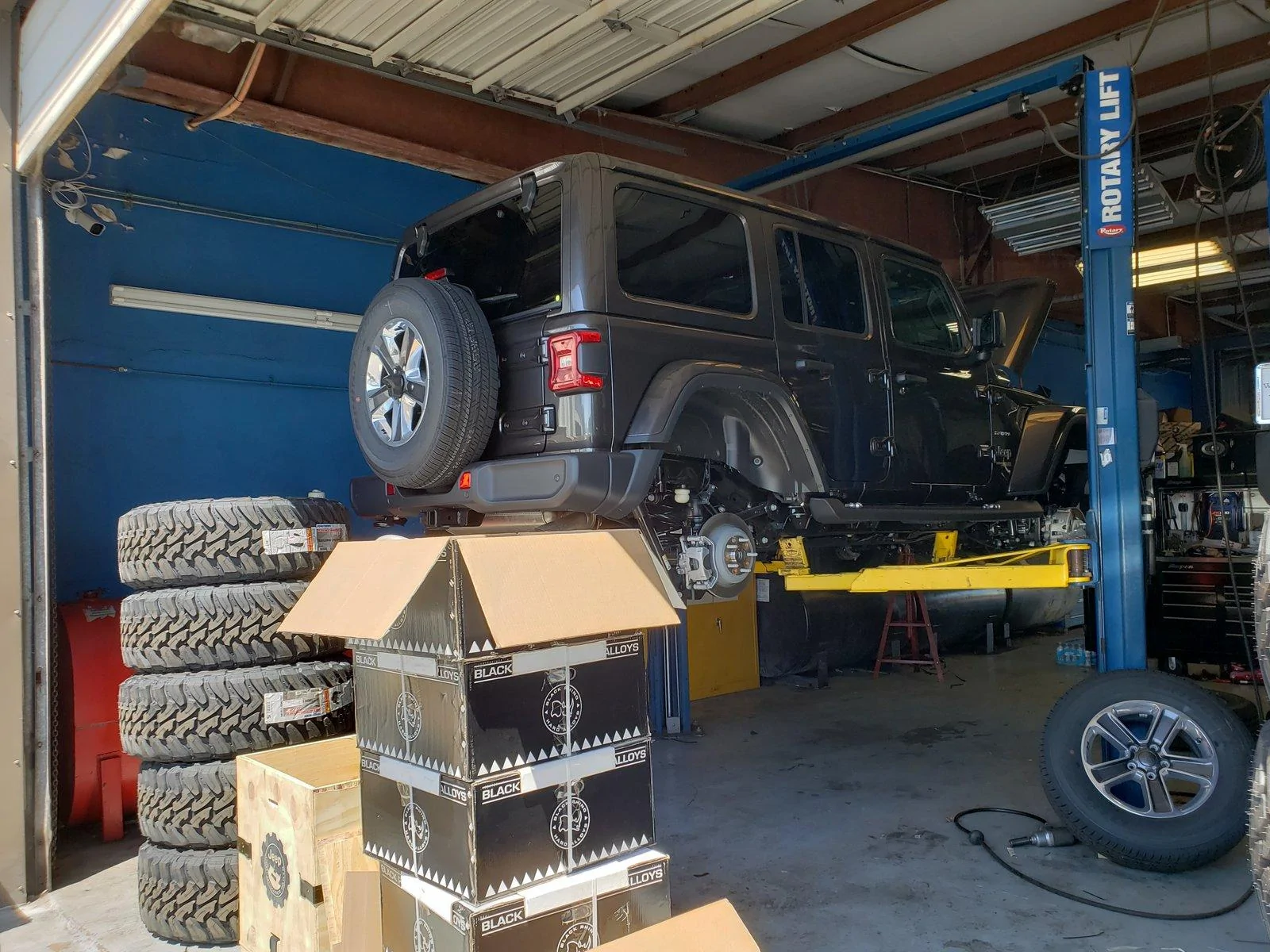 Jeep Wrangler JL Black Rhino-Nice looking wheels- clearly flawed and “warranty” is unfortunately garbage 013