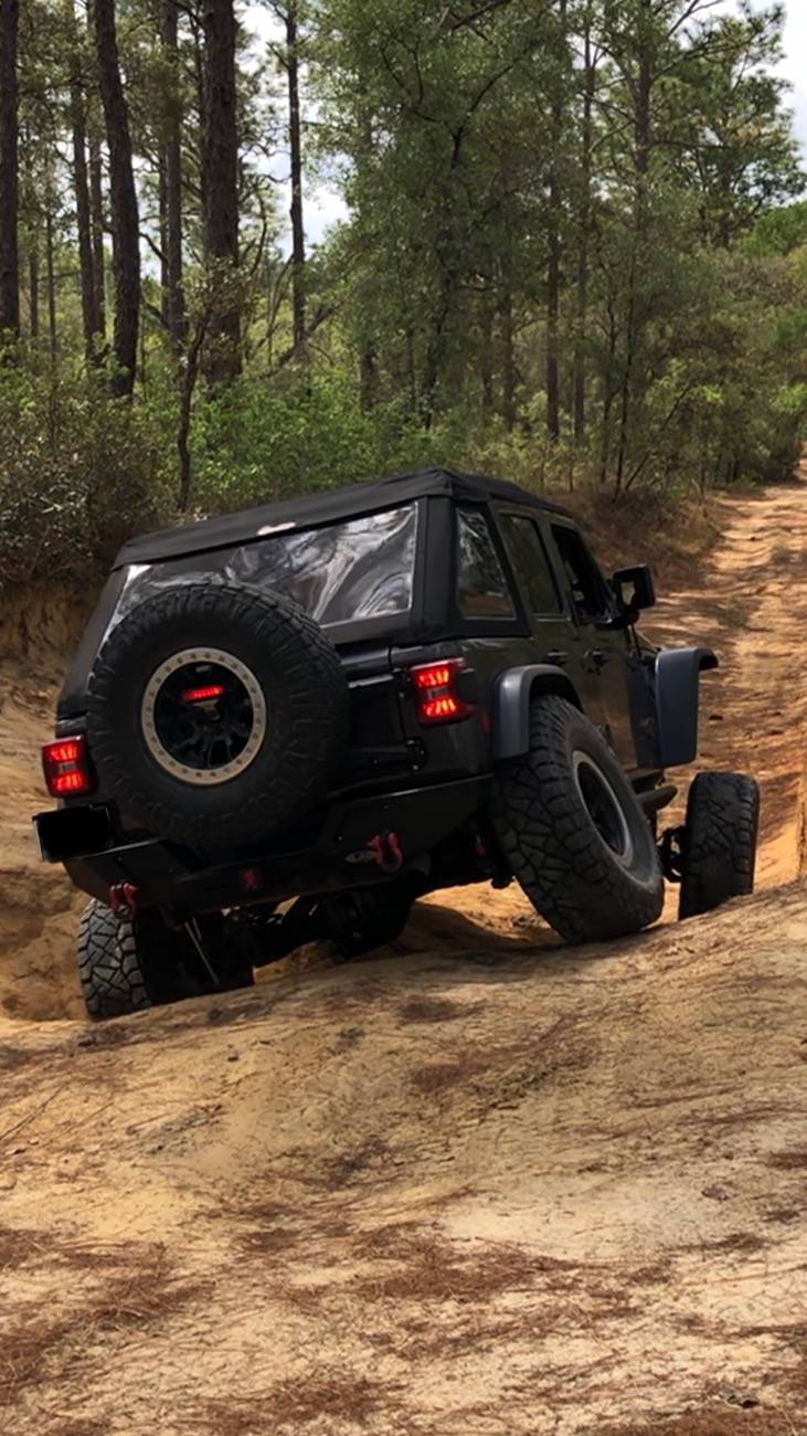 Jeep Wrangler JL Jeep whoops Bronco's butt IMG_8992