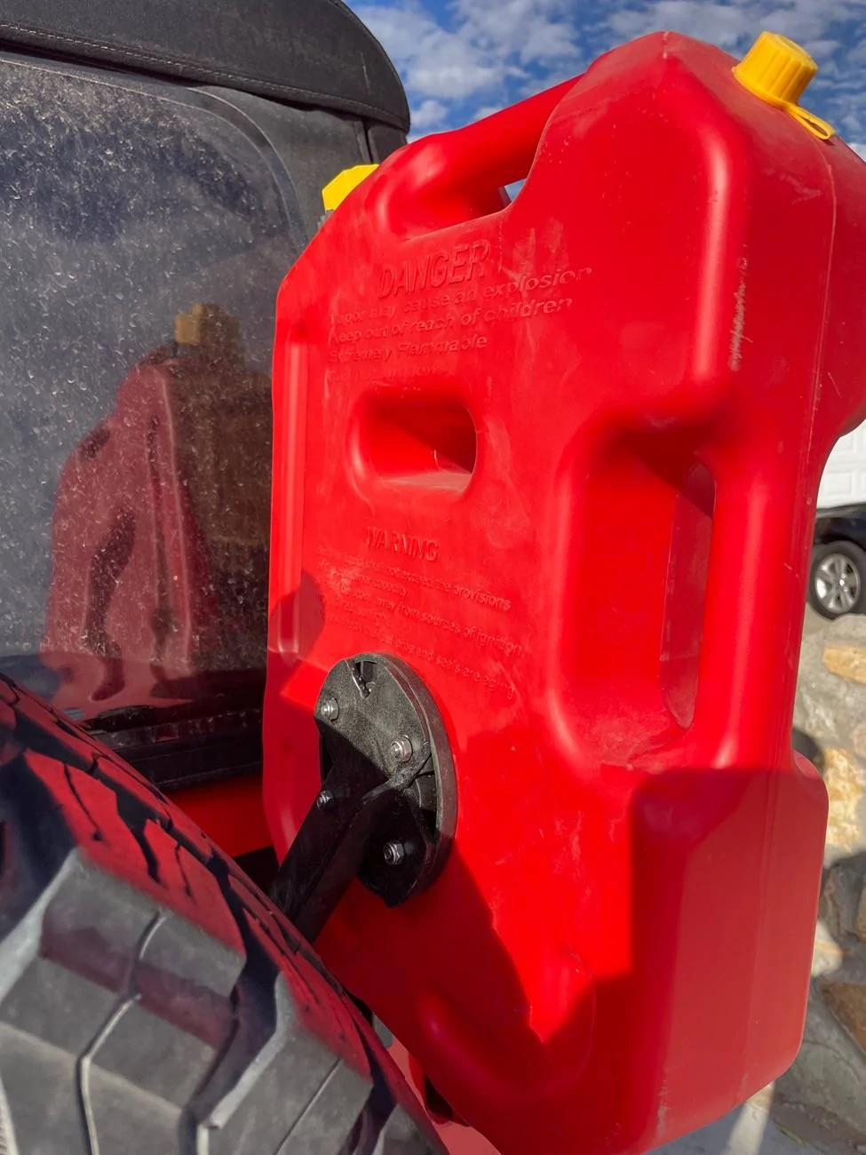 Jeep Wrangler JL $80 Amazon Tailgate Reinforcement VS. Mopar IMG_9227