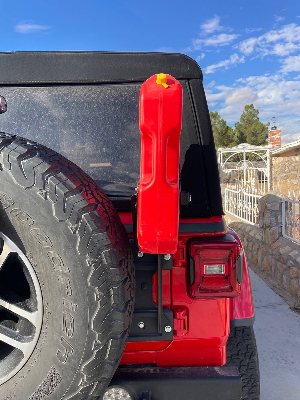 Jeep Wrangler JL $80 Amazon Tailgate Reinforcement VS. Mopar IMG_9226