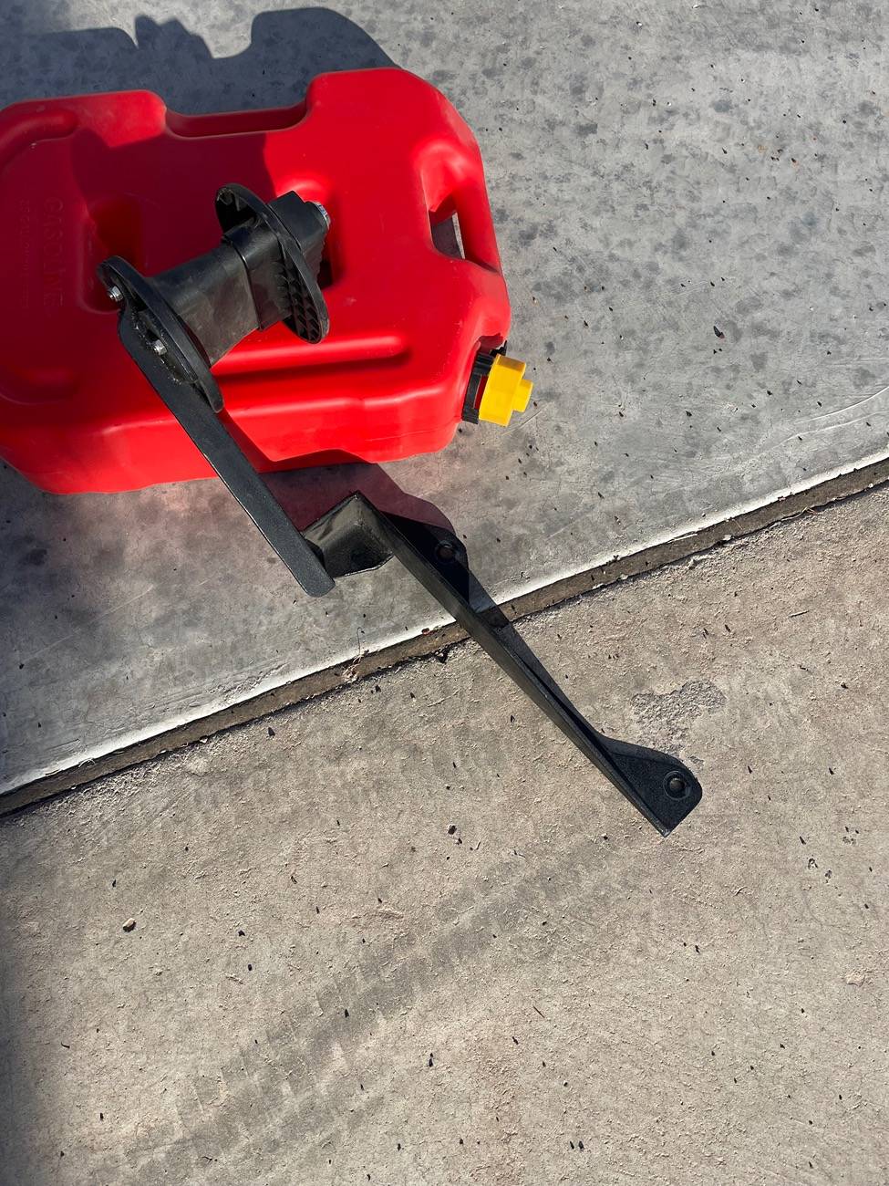 Jeep Wrangler JL $80 Amazon Tailgate Reinforcement VS. Mopar IMG_9228