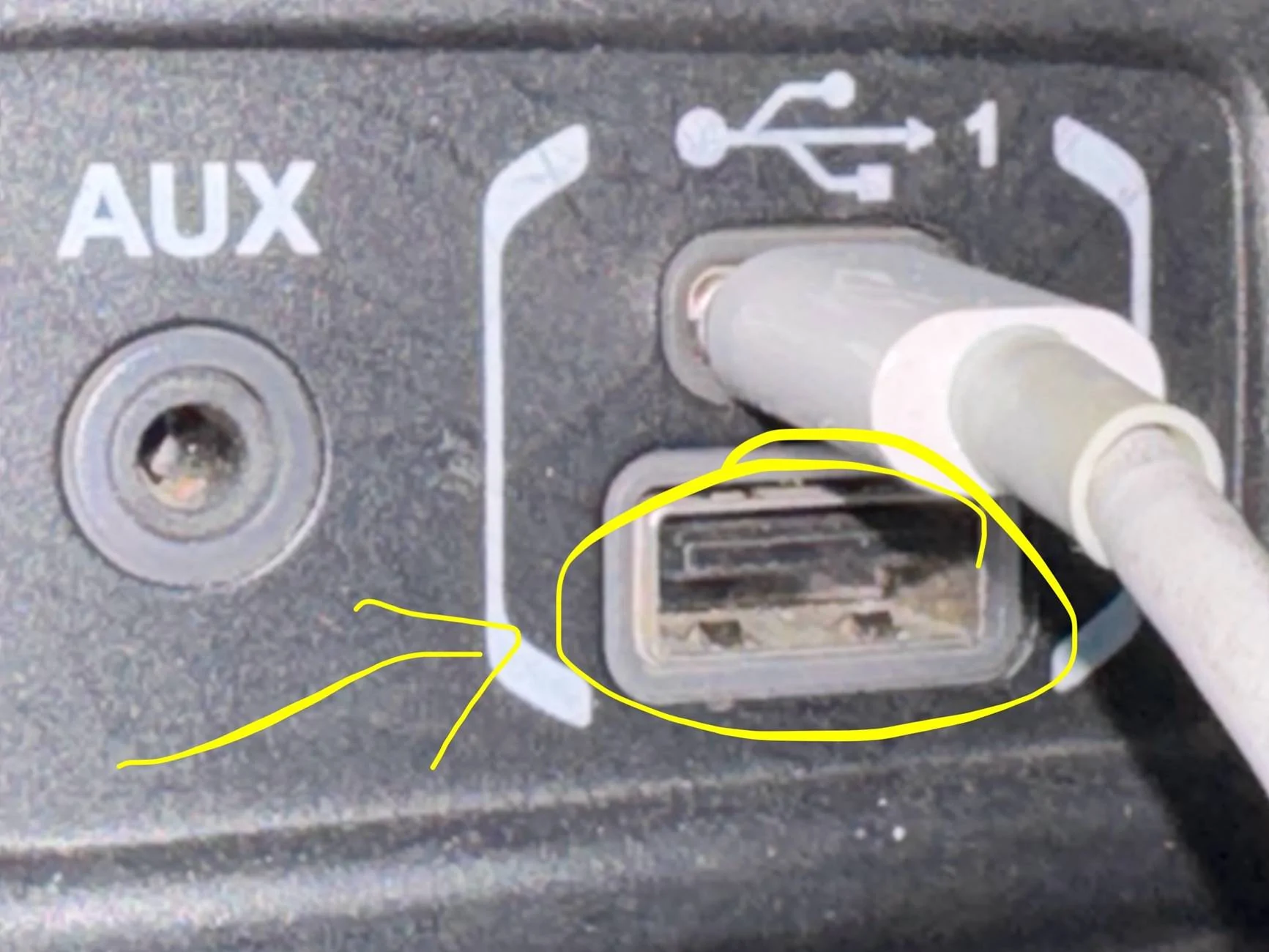 Jeep Wrangler JL Two USB-C ports on dash MOD? IMG_5296