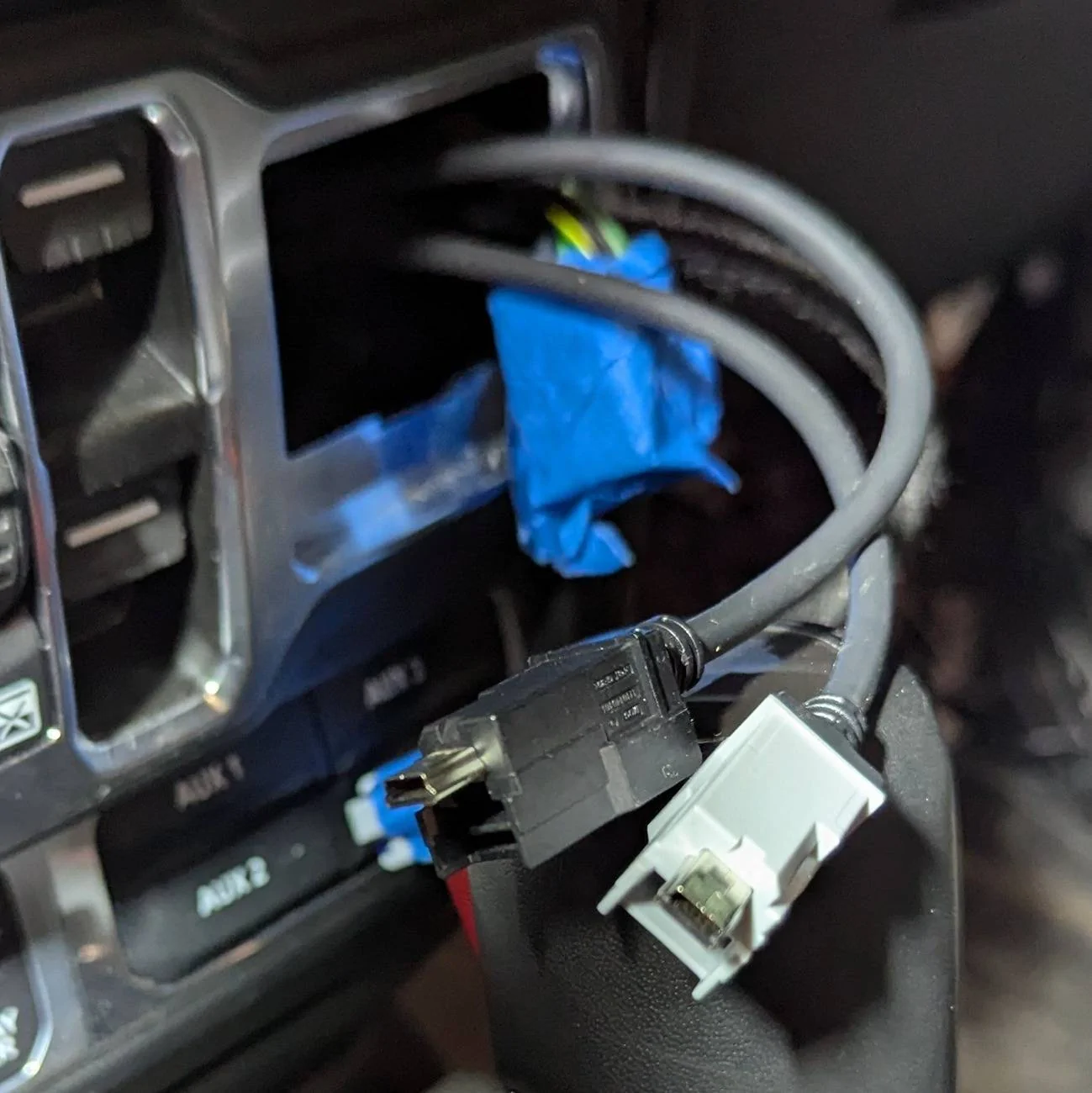 Jeep Wrangler JL Two USB-C ports on dash MOD? IMG_3622