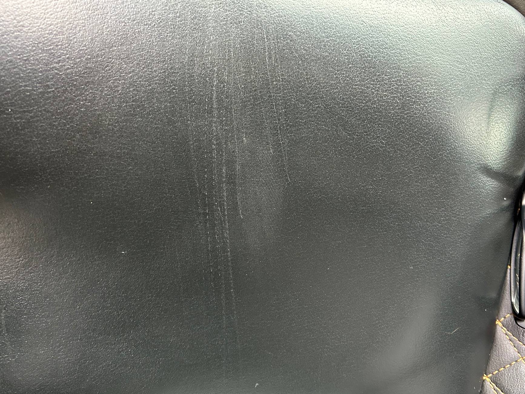 Jeep Wrangler JL Leather Seat issue IMG_1499