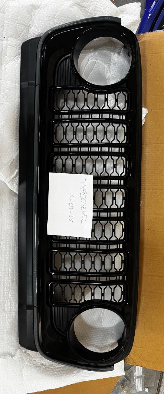 Jeep Wrangler JL 2025 Willys Grille $300 IMG_9961