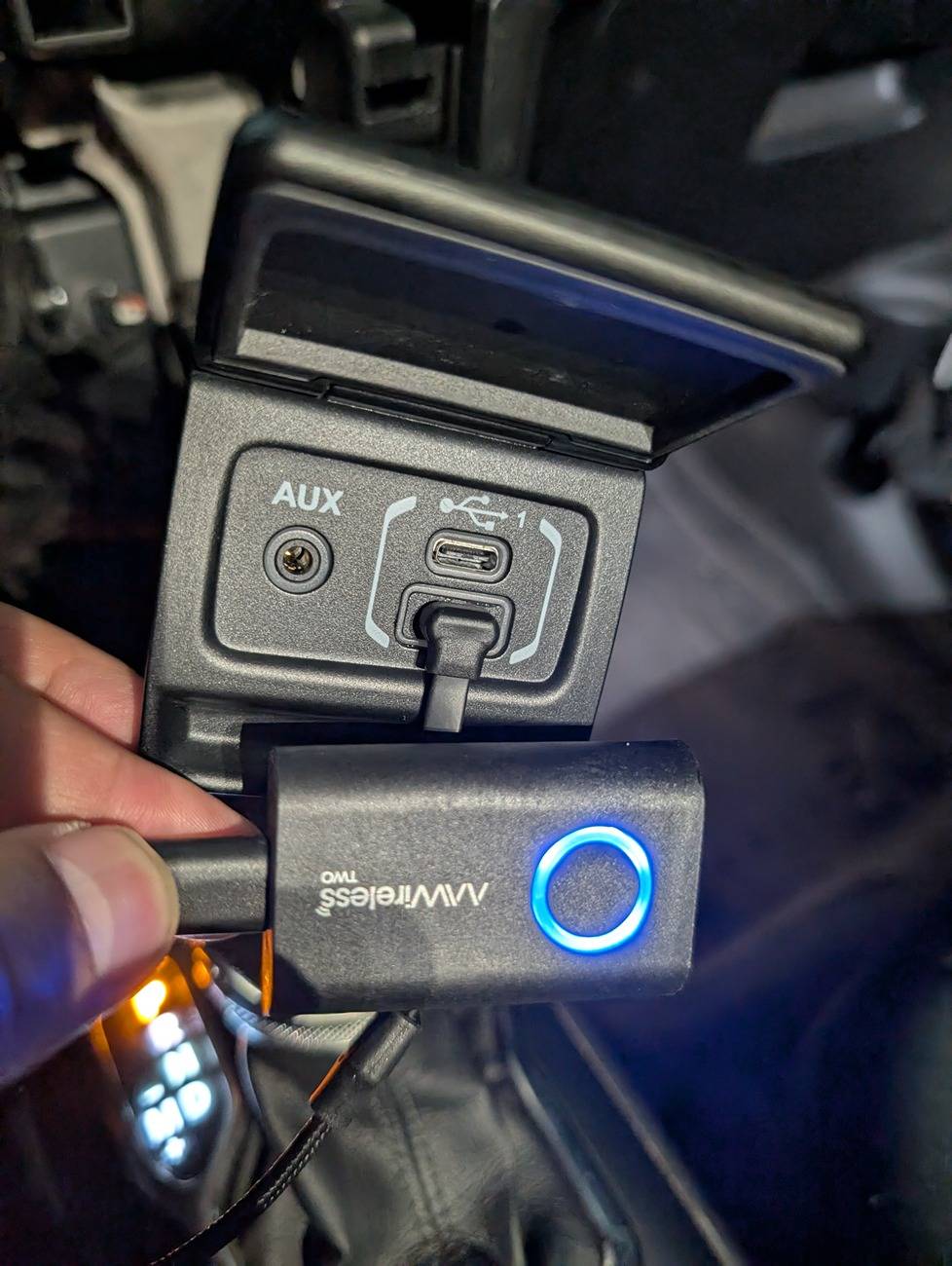 Jeep Wrangler JL Two USB-C ports on dash MOD? PXL_20250702_042708185