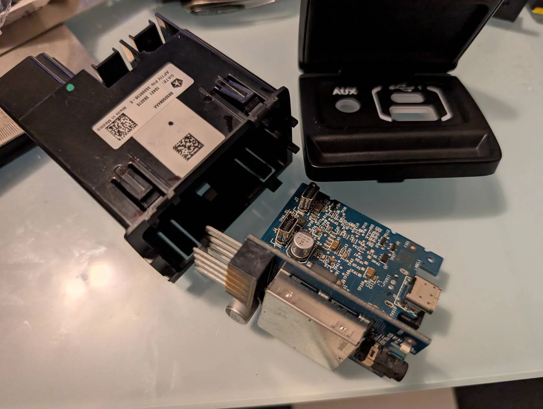 Jeep Wrangler JL Two USB-C ports on dash MOD? PXL_20250702_044247547