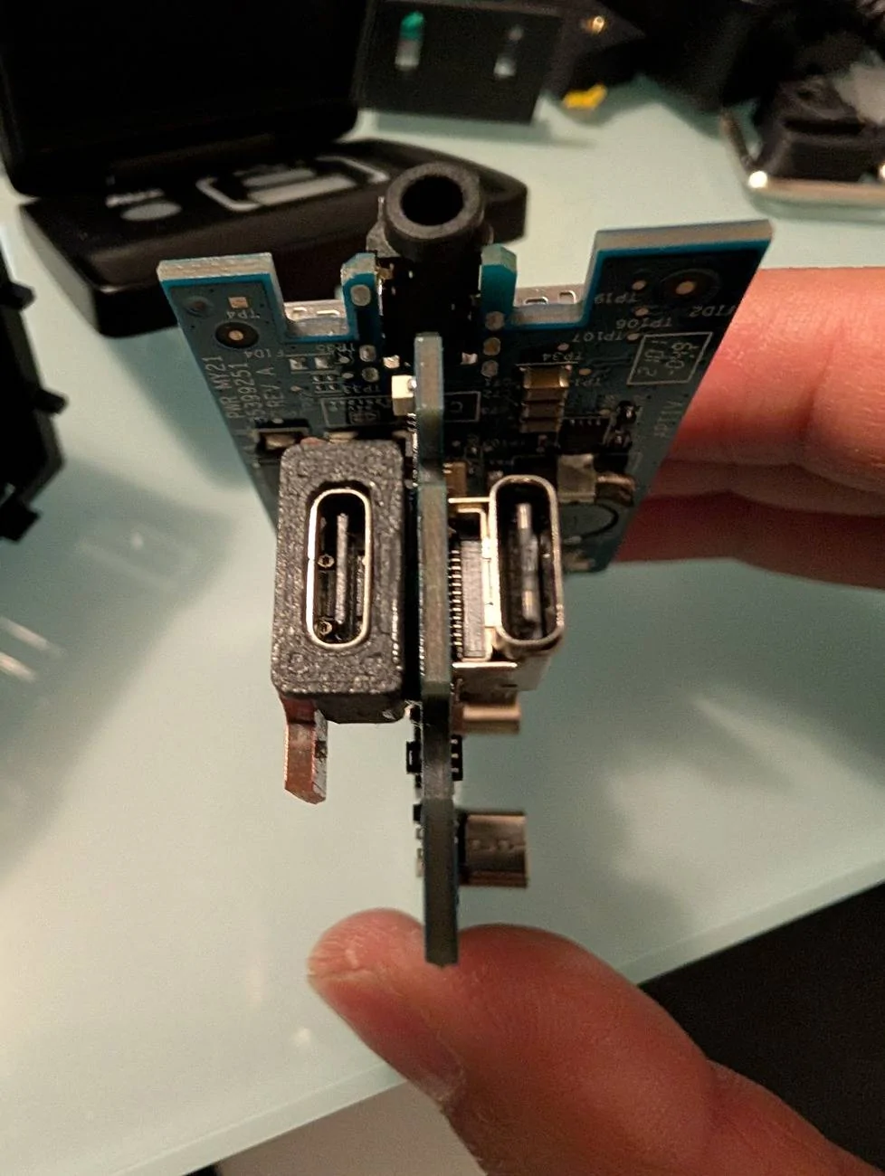 Jeep Wrangler JL Two USB-C ports on dash MOD? PXL_20250702_044355641