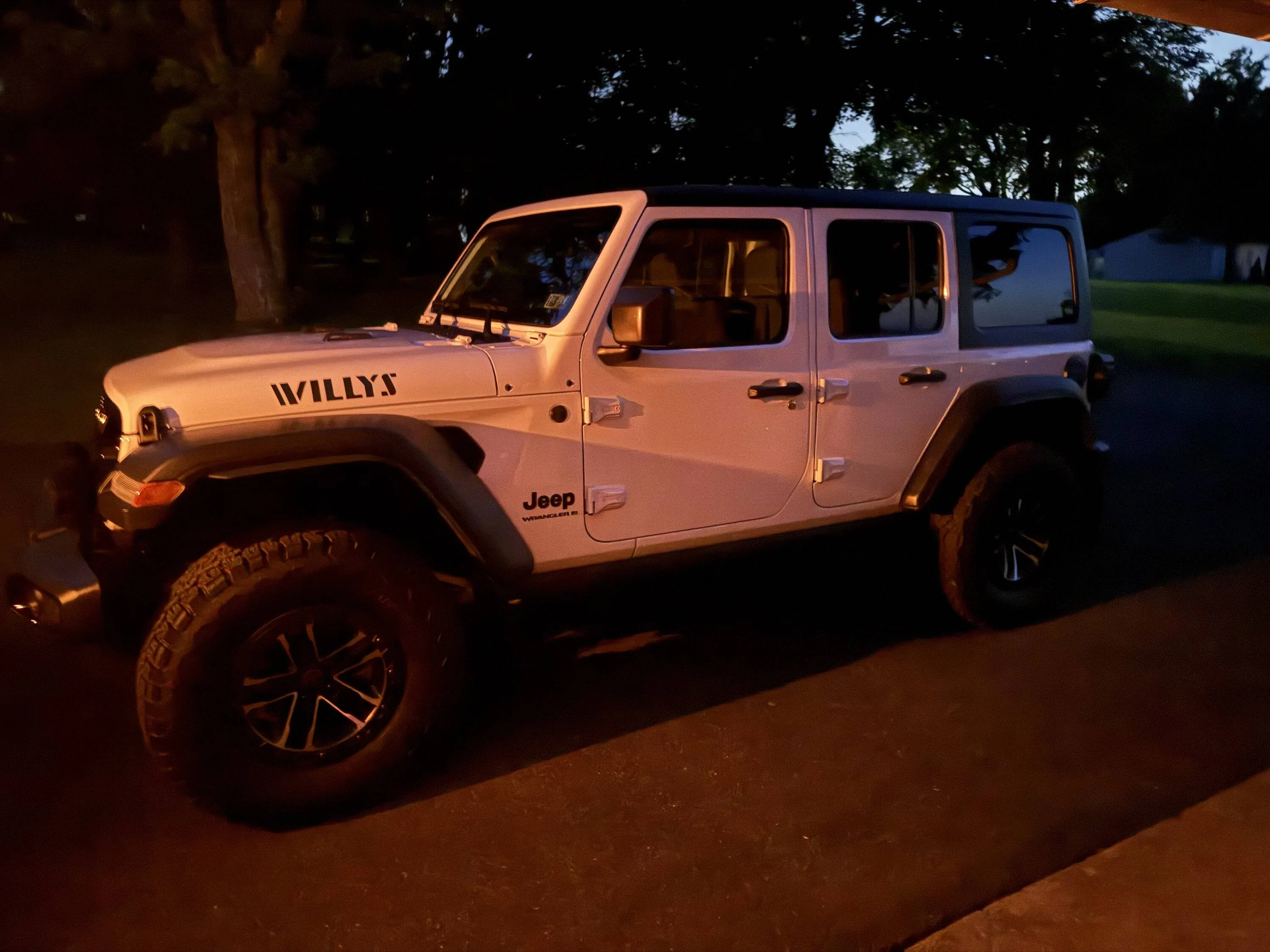 Jeep Wrangler JL Jeeps by fire light IMG_1294