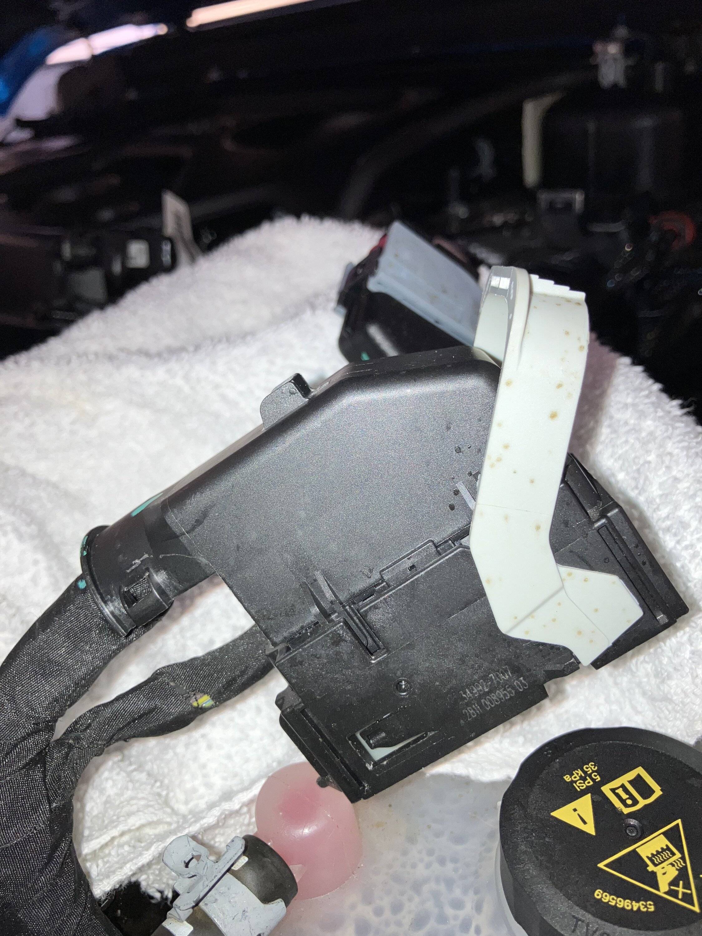 Jeep Wrangler JL Removing cover from  ECU connector? IMG_5398