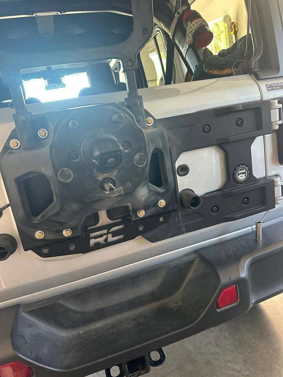 Jeep Wrangler JL Which tailgate reinforcement kit and tire relocation kit? tempImage6BpWBH