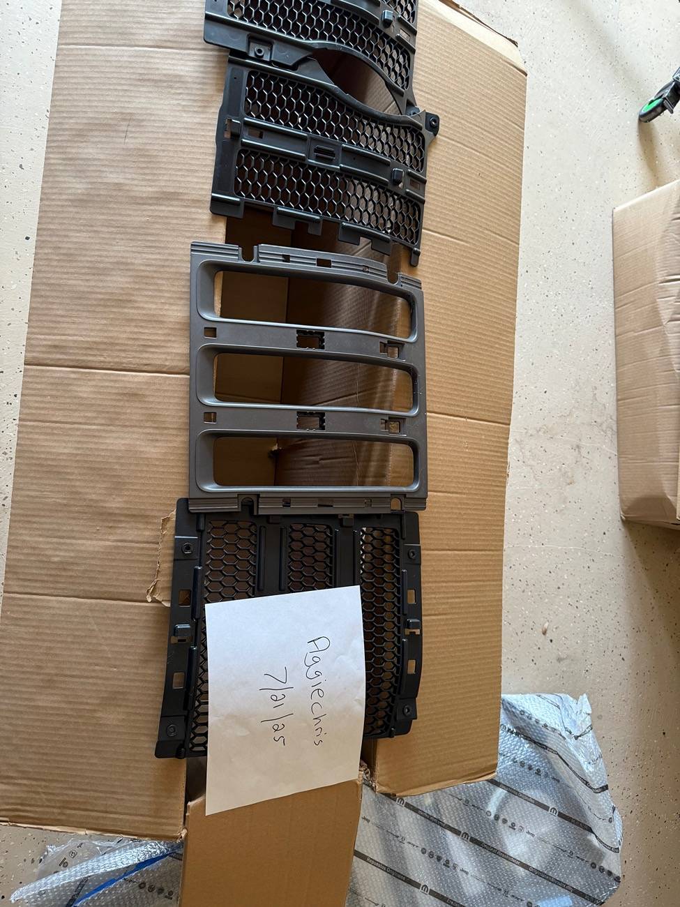 Jeep Wrangler JL Hydroblue front grill $125 shipped IMG_8660