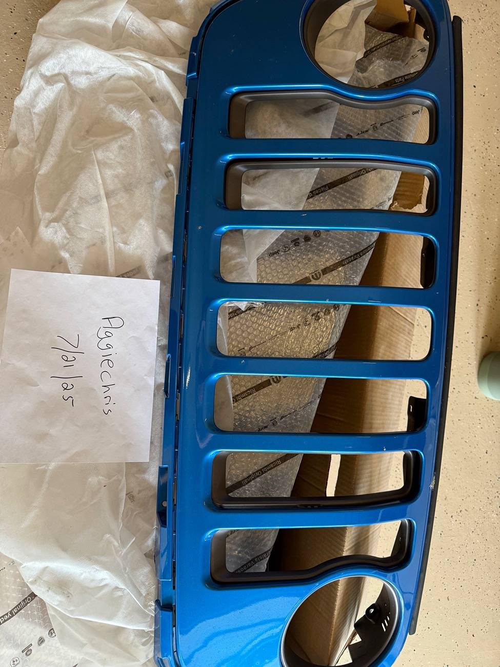 Jeep Wrangler JL Hydroblue front grill $125 shipped IMG_8659