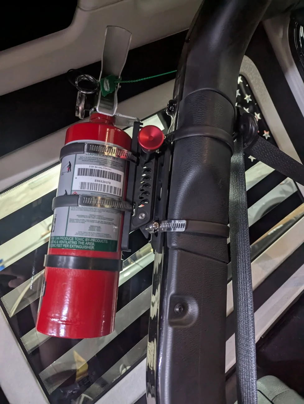 Jeep Wrangler JL Fire Extinguisher Setup - Let's See Yours quick disconnect