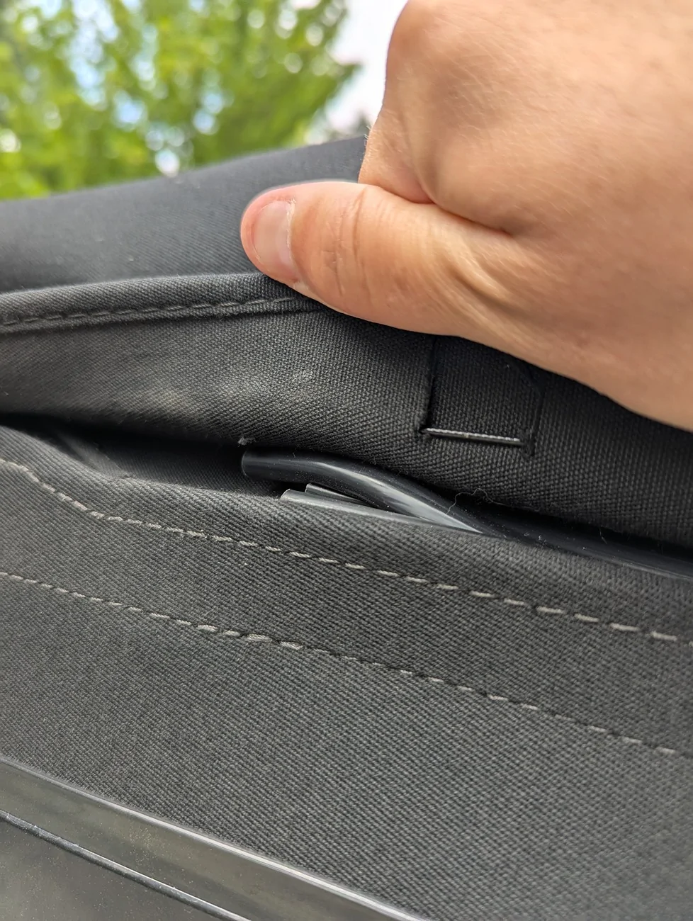 Jeep Wrangler JL Soft top side window coming off track PXL_20250731_183214560.MP