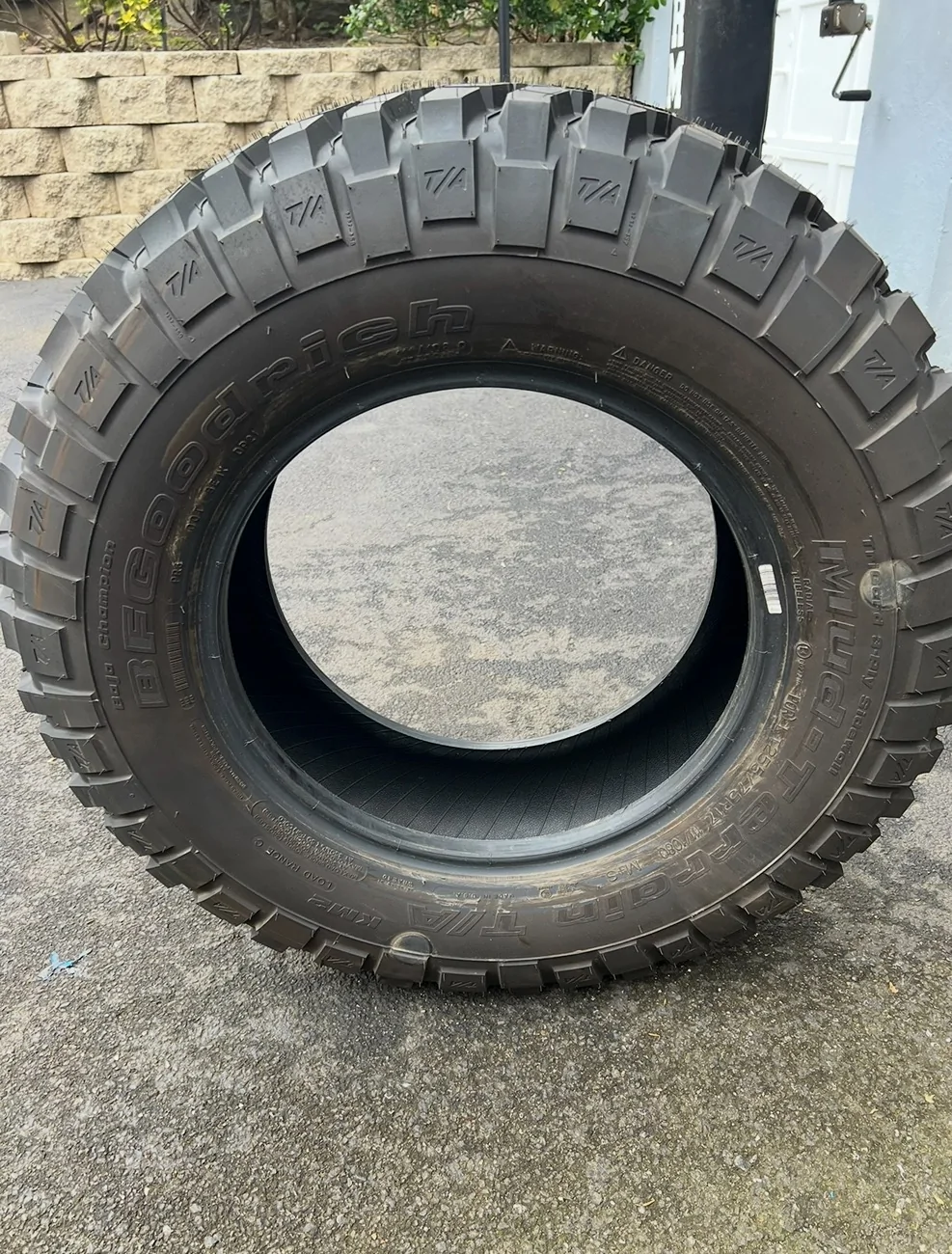 New York - BF Goodrich Mud-Terrain T/A KM2 Tire 255/75/17 | Jeep