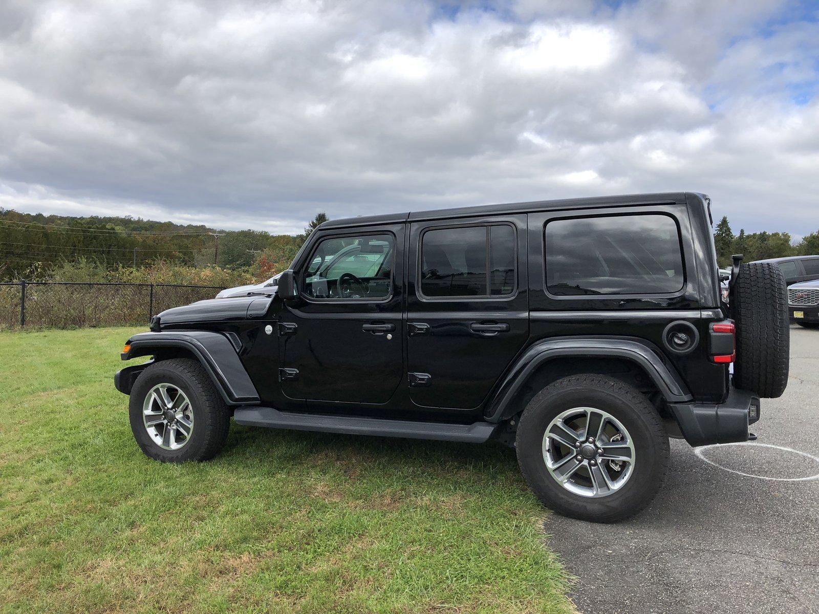 Jeep Wrangler JL Black JLU paint job C001DE5F-5337-4094-A91F-4C42ADB8152E