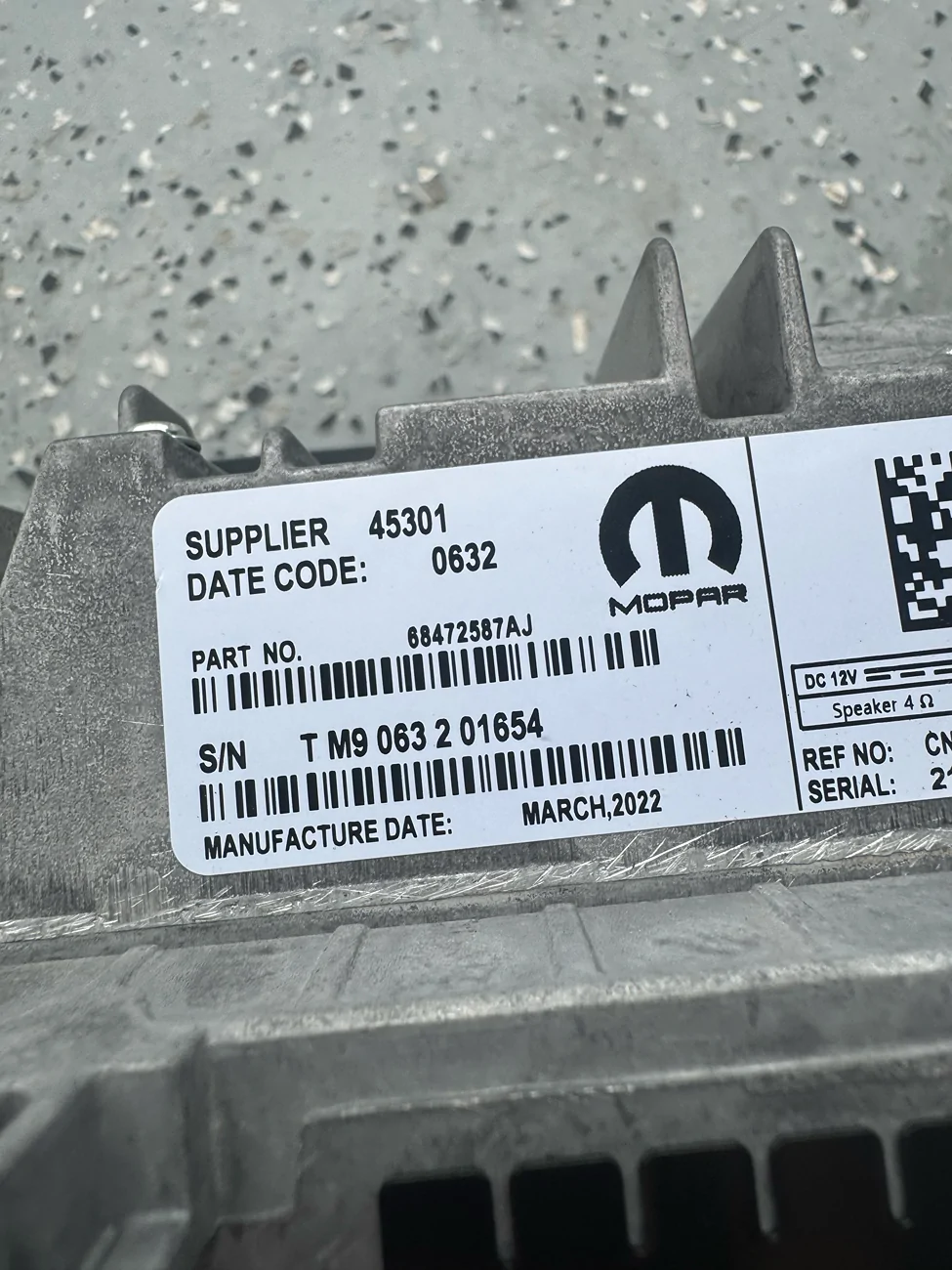 Jeep Wrangler JL 8.4" Uconnect with bezel tempImageAjtNM