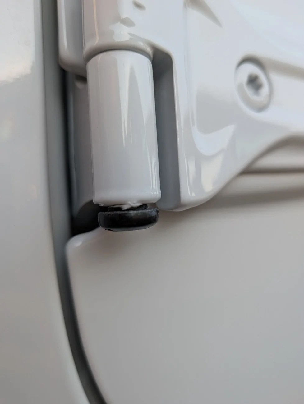 Jeep Wrangler JL Paint cracking on door hinge 1000006602