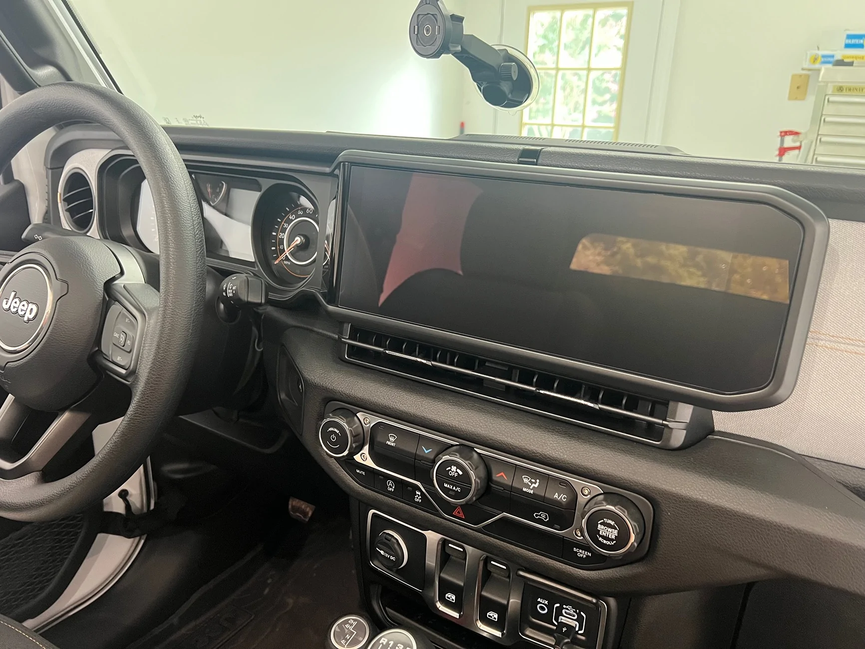 Jeep Wrangler JL Dash screen protector IMG_1401