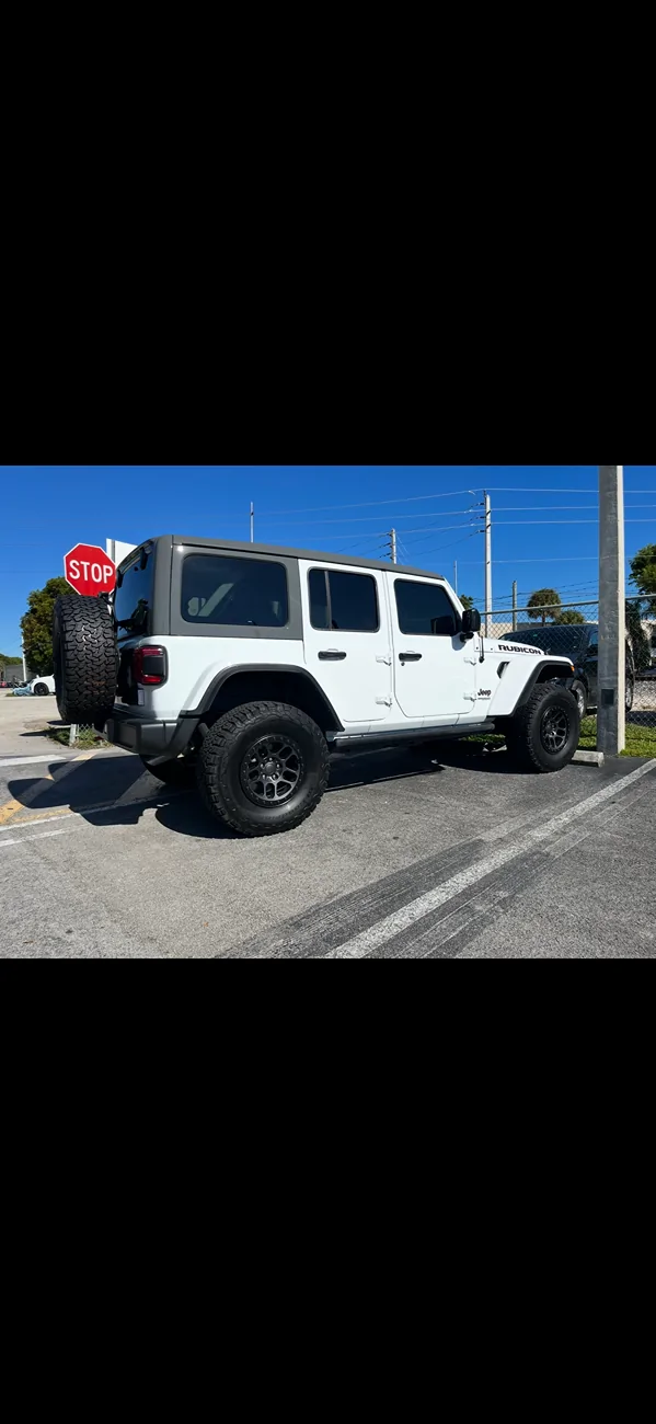 Jeep Wrangler JL FS: AMP RESEARCH AUTO STEPS (NON-XL) IMG_1119