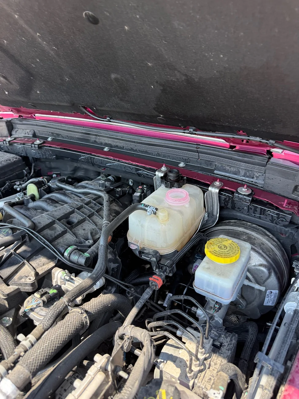 Jeep Wrangler JL EMPTY COOLANT- DEALER LEFT CAP OFF. IMG_3211