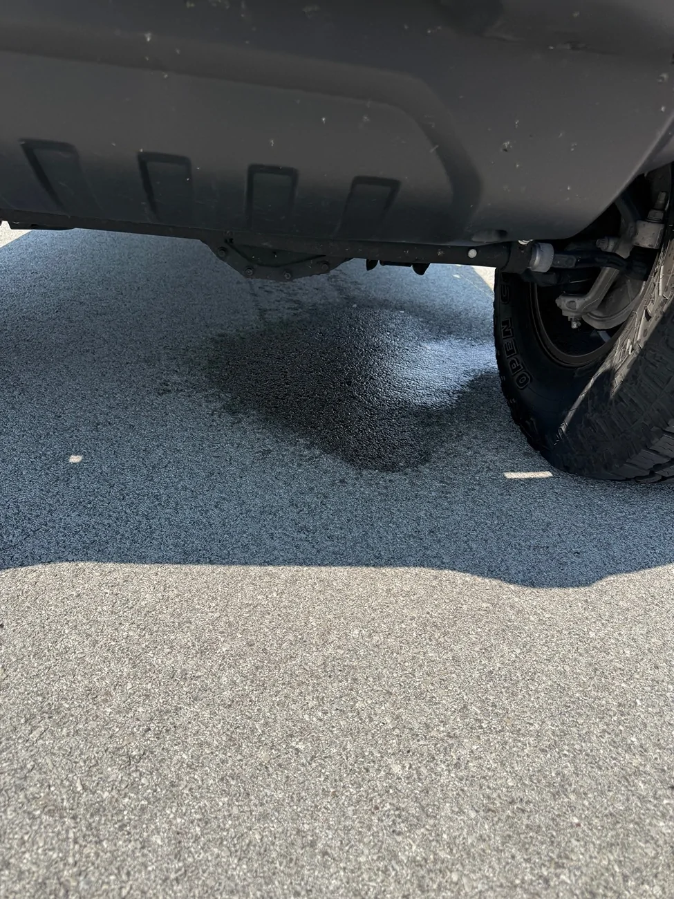 Jeep Wrangler JL EMPTY COOLANT- DEALER LEFT CAP OFF. IMG_3216
