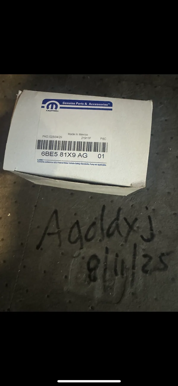 Jeep Wrangler JL Oem aux switches IMG_5995