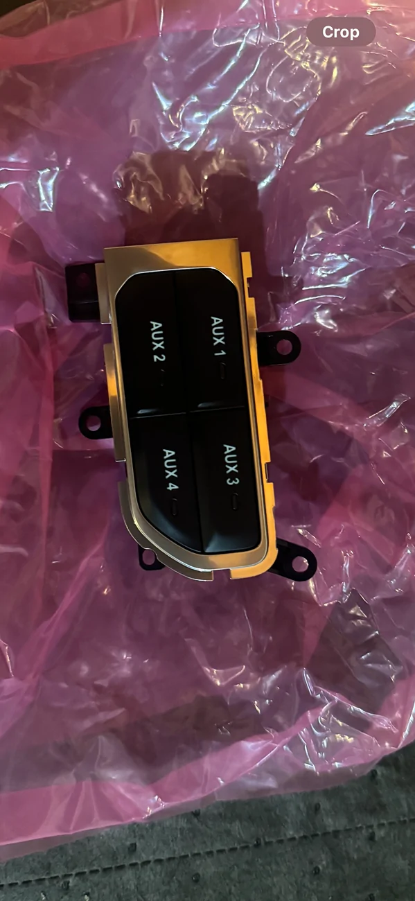 Jeep Wrangler JL Oem aux switches IMG_5992