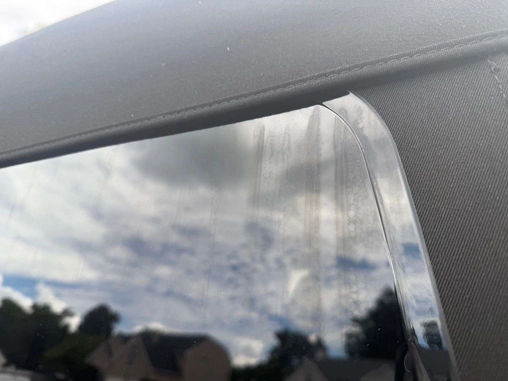 Jeep Wrangler JL Streaks on vinyl windows IMG_2281