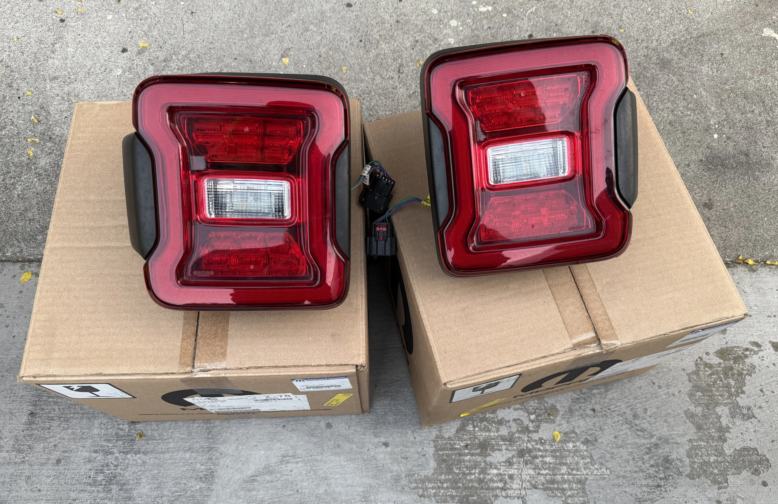 Jeep Wrangler JL OEM Mopar LED Tail Lights IMG_0351