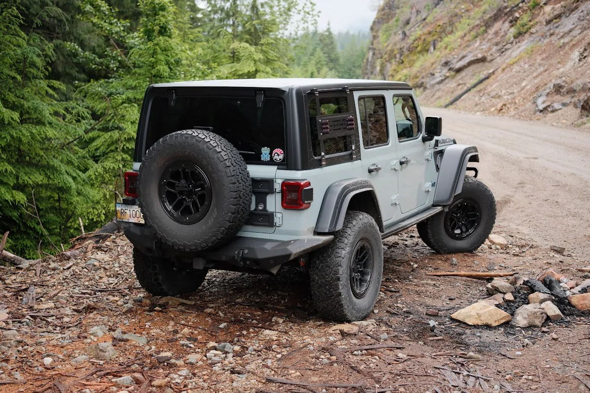 Jeep Wrangler JL Teraflex Alpha HD VS. Mopar Relocation Bracket 1755109516377-wg