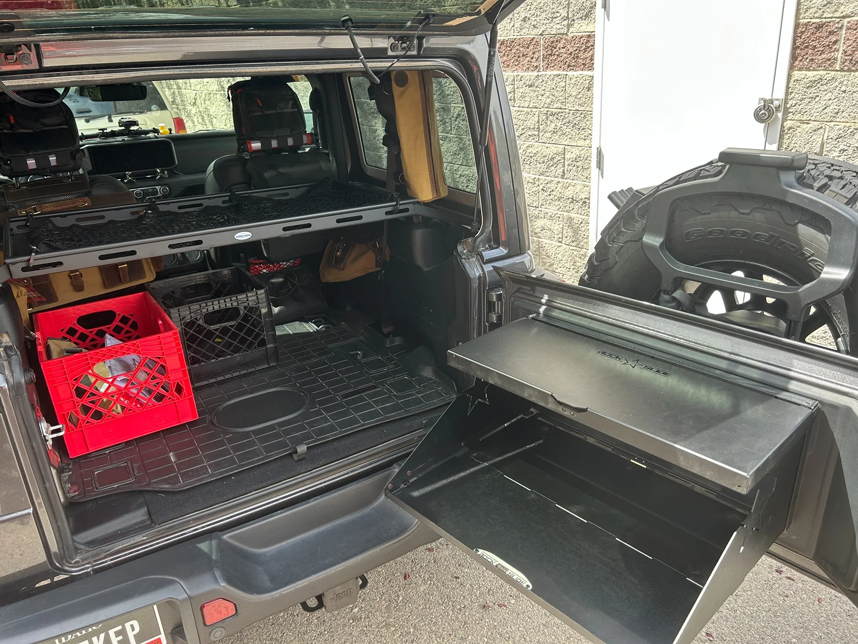 Jeep Wrangler JL Best tailgate table? IMG_7932