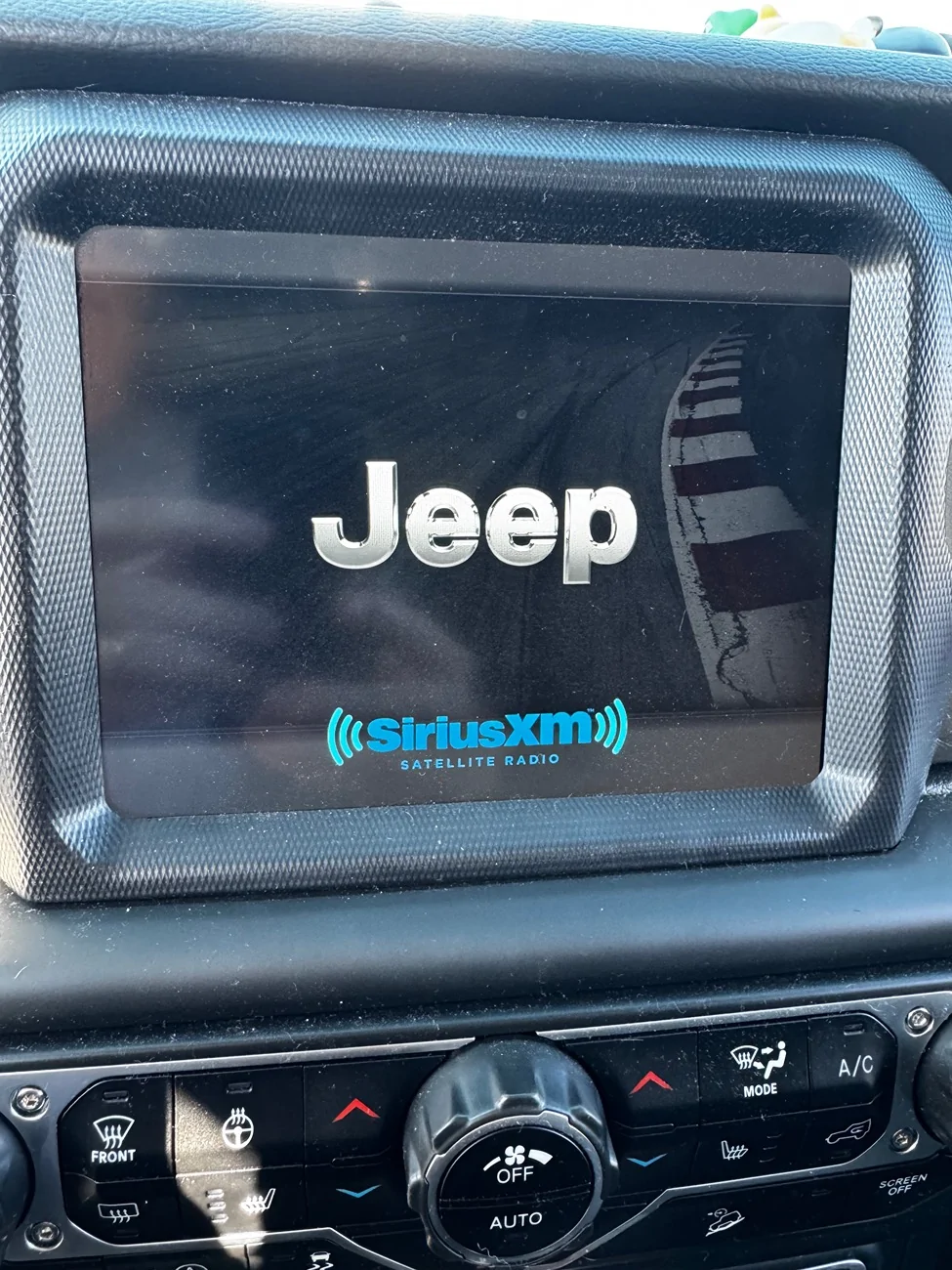 Jeep Wrangler JL 2018 JL Uconnect had update, now boot loop? IMG_5109