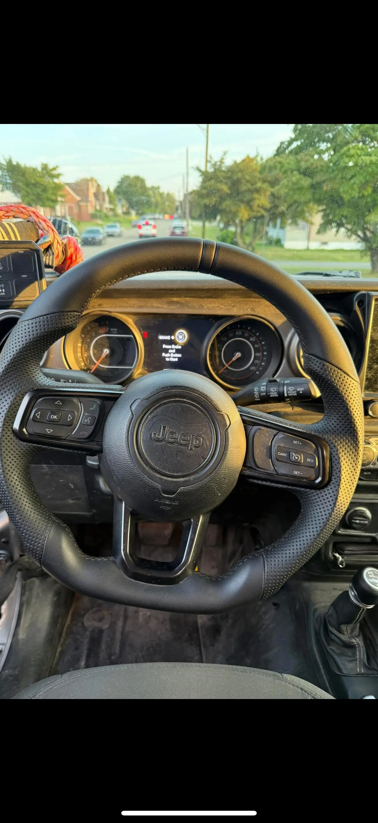 Jeep Wrangler JL Anyone swap steering wheels out? IMG_3056
