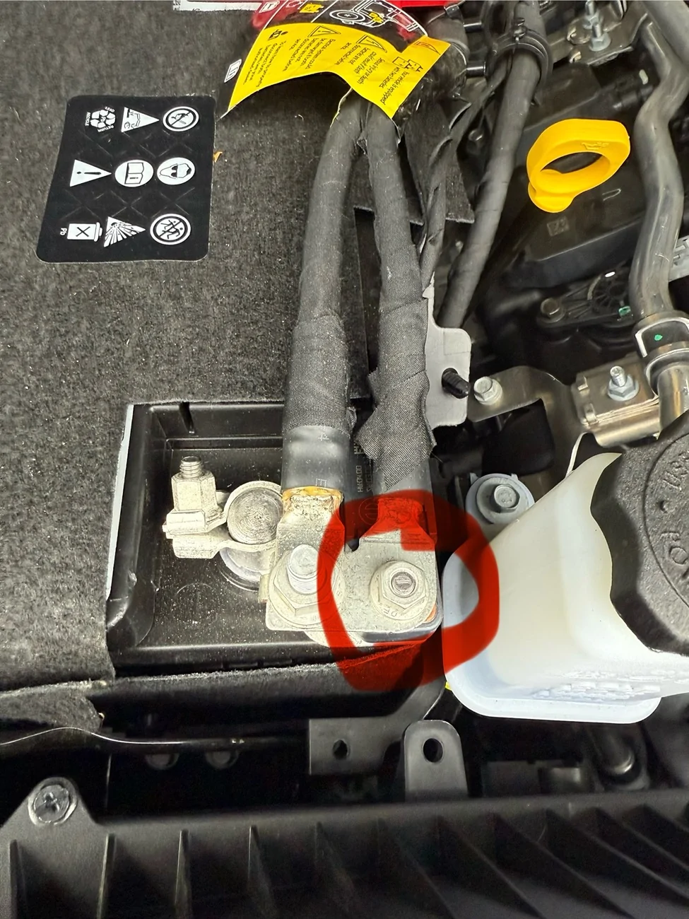 Jeep Wrangler JL Help with final (WORKING/SAFE) AUX battery bypass method...? IMG_1260