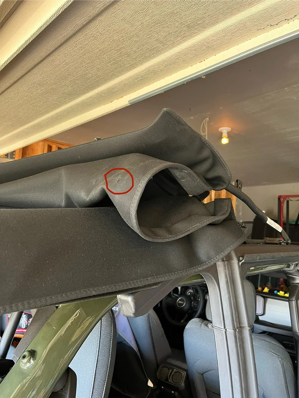 Jeep Wrangler JL Soft top spot wearing question IMG_9151