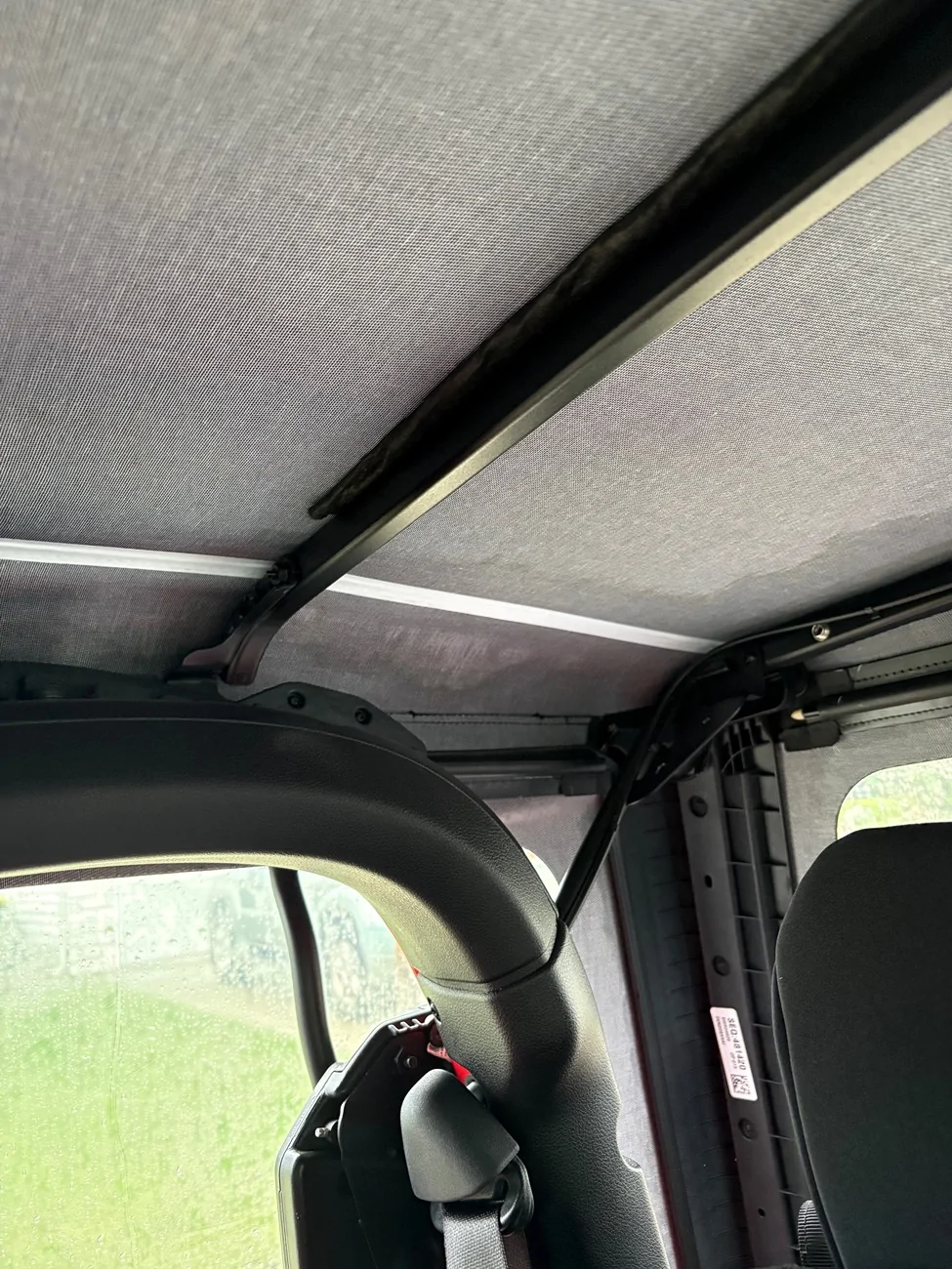 Jeep Wrangler JL 2025 Base Soft top wet inside IMG_8804