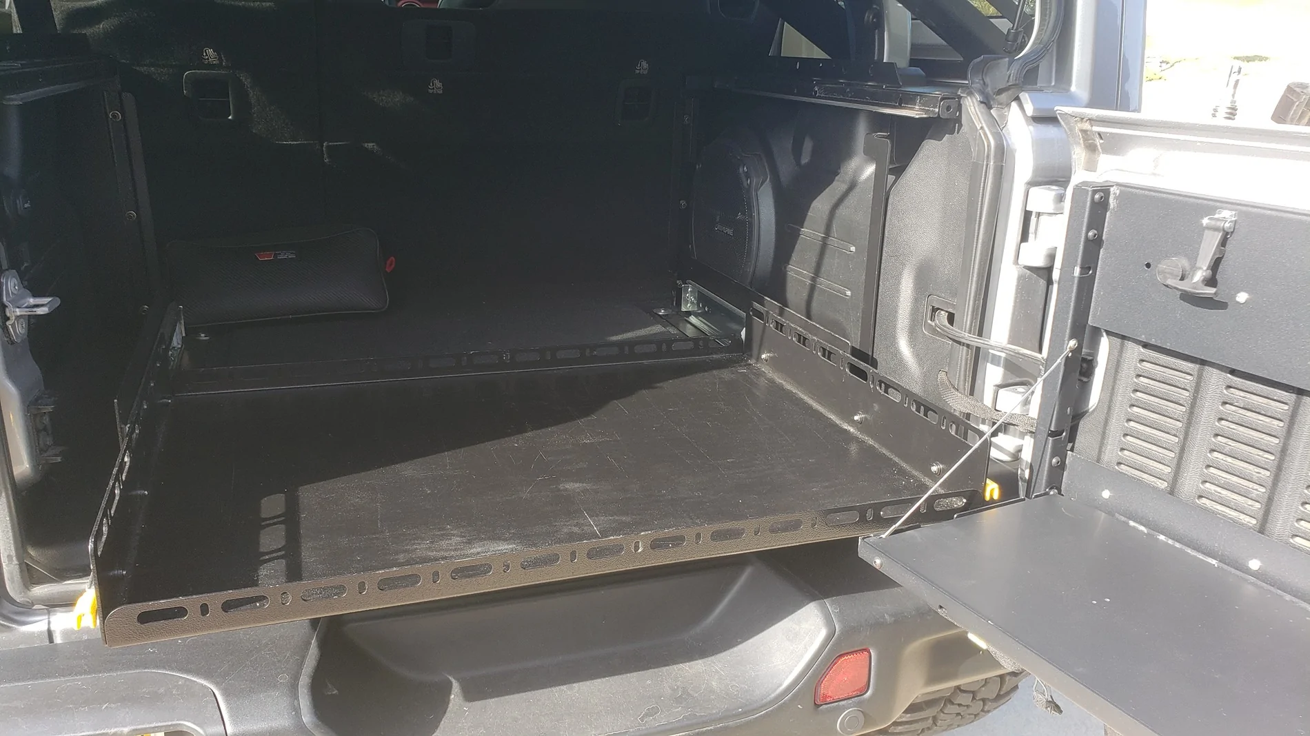 Jeep Wrangler JL Diabolical Slide & JCR Tailgate Table Together? 20250907_165420
